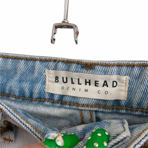 Bullhead Denim Size 25 Shorts Girlfriend Jean Denim Light Blue Distressed Cuffed - Picture 5 of 8